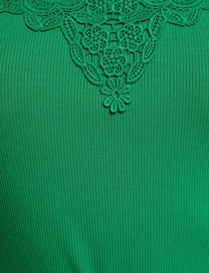 Débardeur dentelle encolure carrée