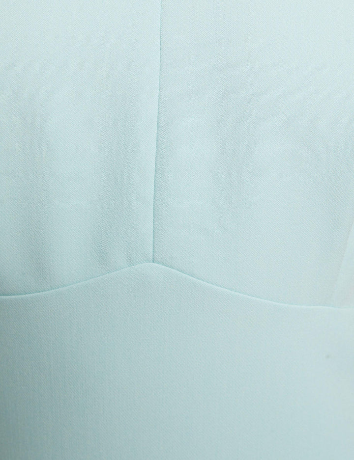 Robe courte ajustée col bijou