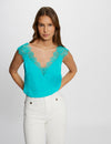 Blouse bretelles larges en dentelle