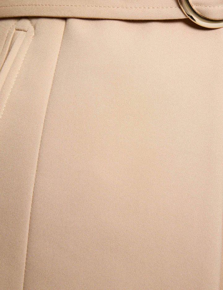 Veste droite sans manches ceinturée