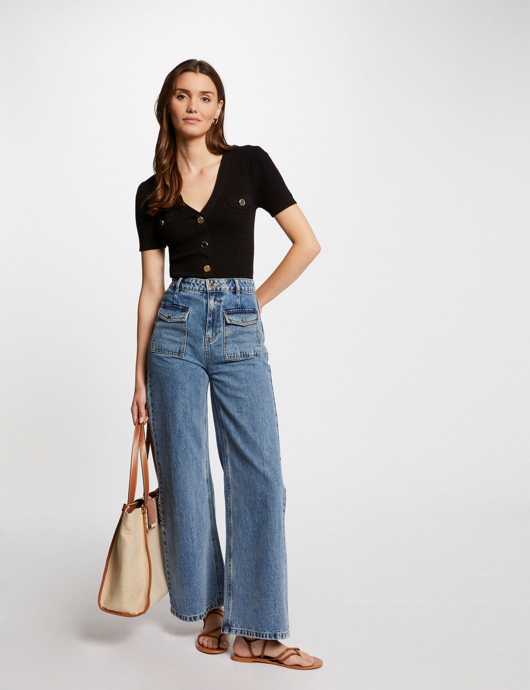 Pull col en V manches courtes