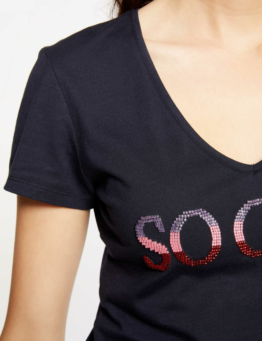 T-shirt inscription et perles