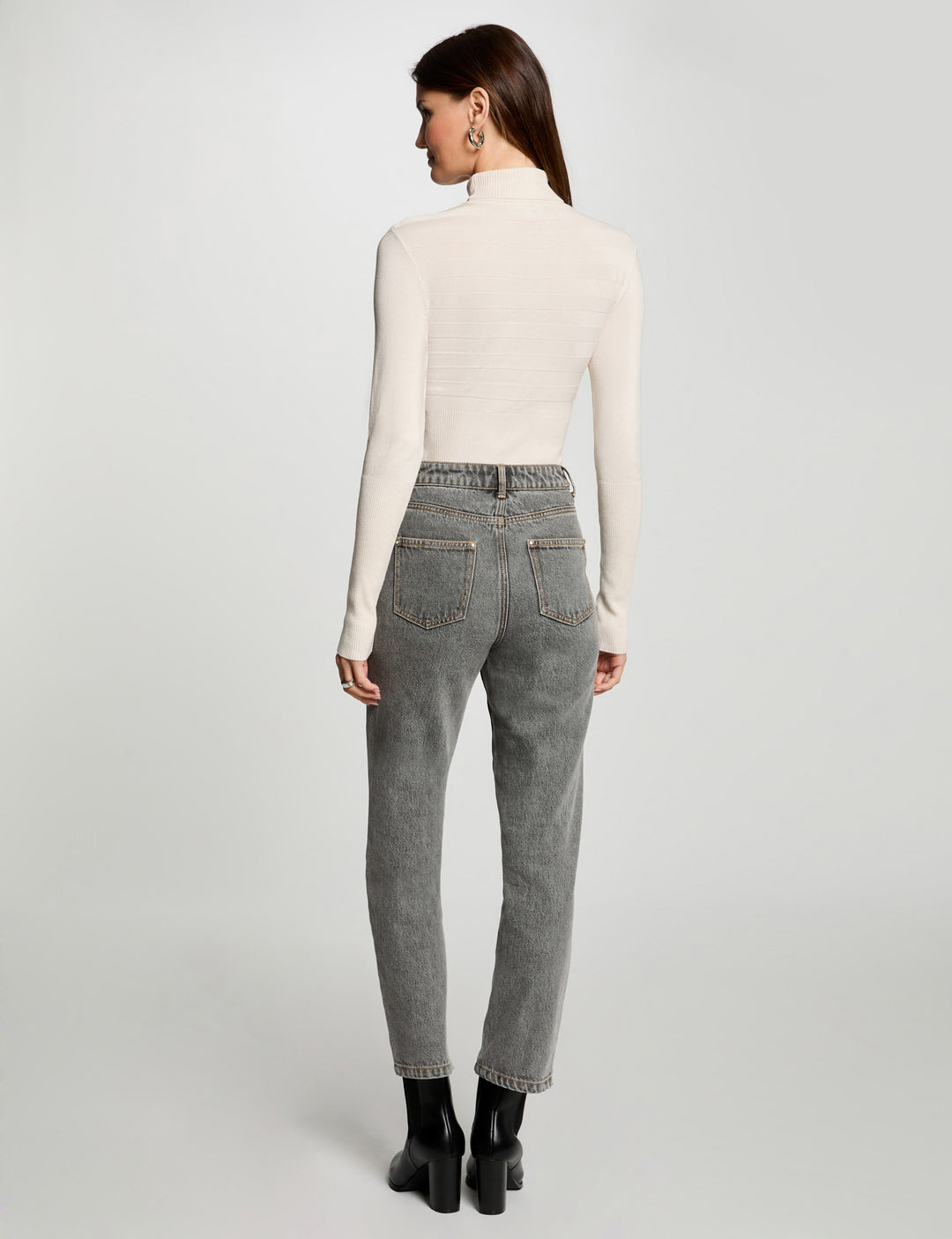 Pull col roulé ajusté