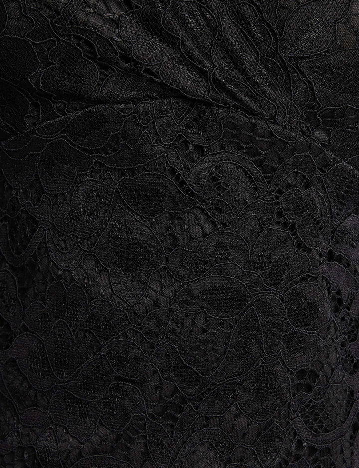 Robe dentelle col v