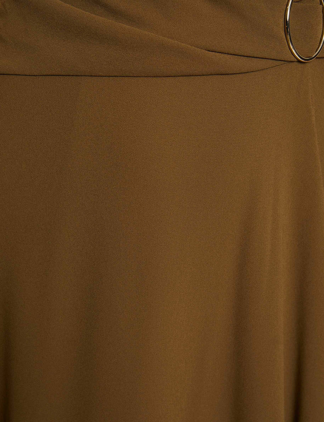 Robe mi-longue à  fines bretelles