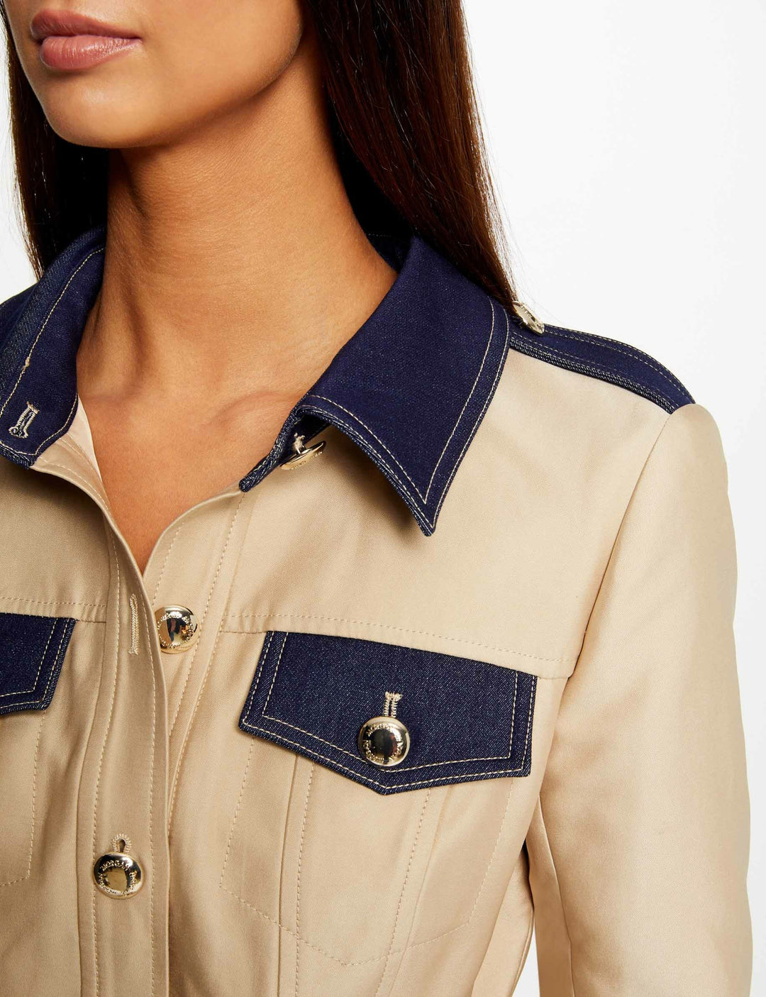 Trench long évasé ceinturé détails denim
