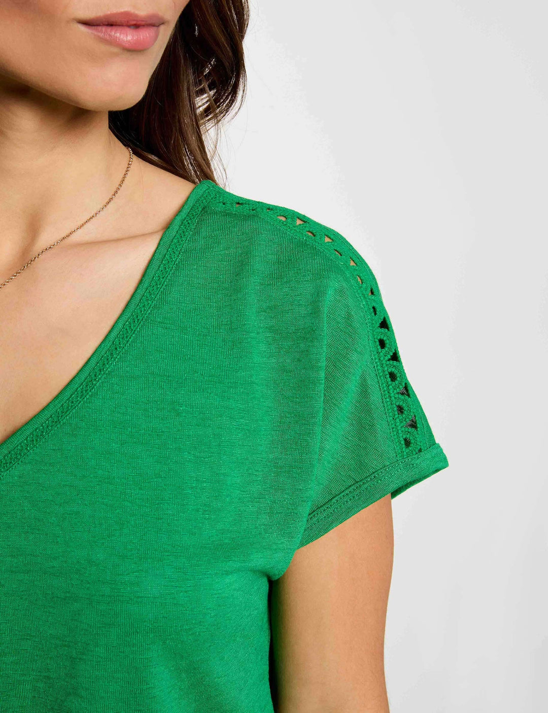 T-shirt col v manches courtes