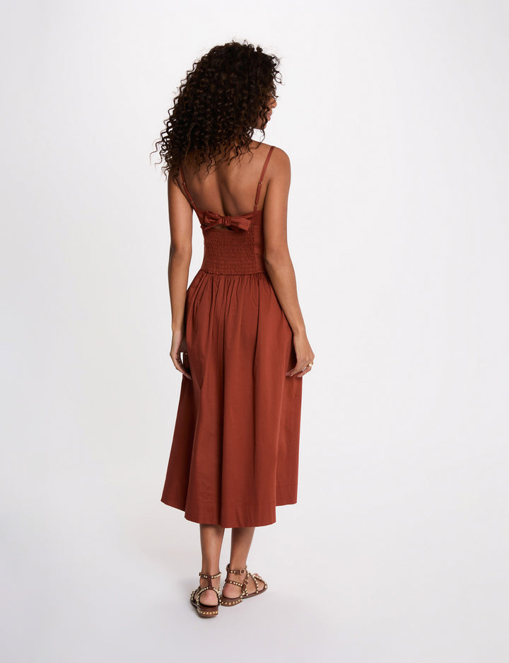 Robe décolleté bretelles fines