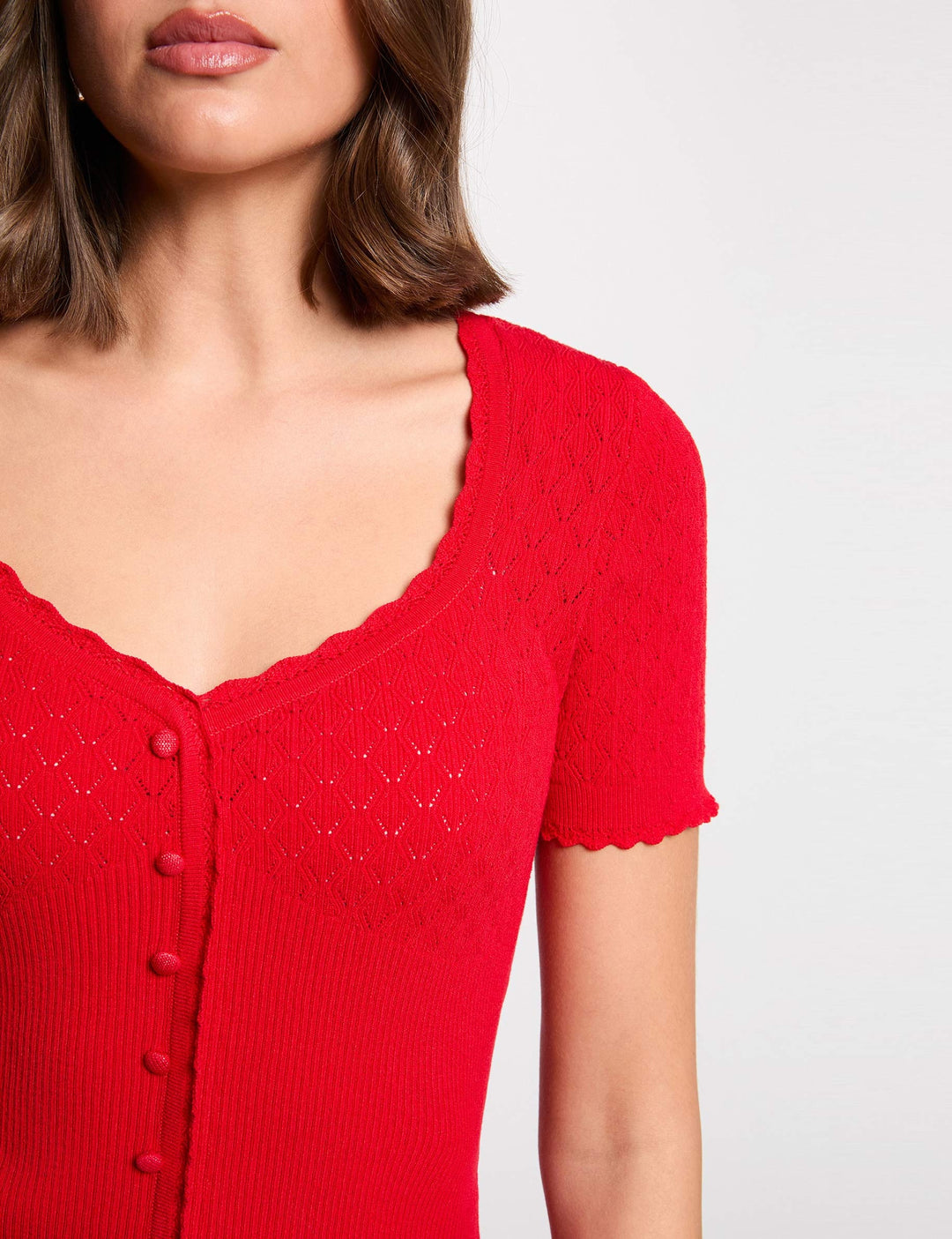 Pull ajusté col v