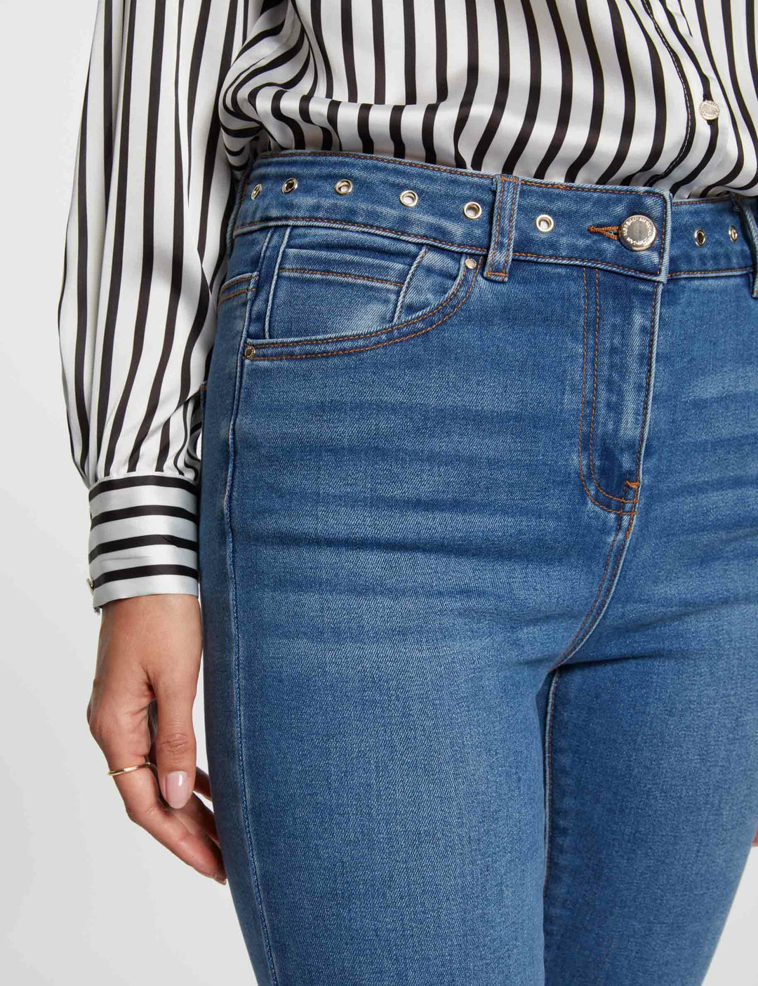 Jeans slim détails oeillets