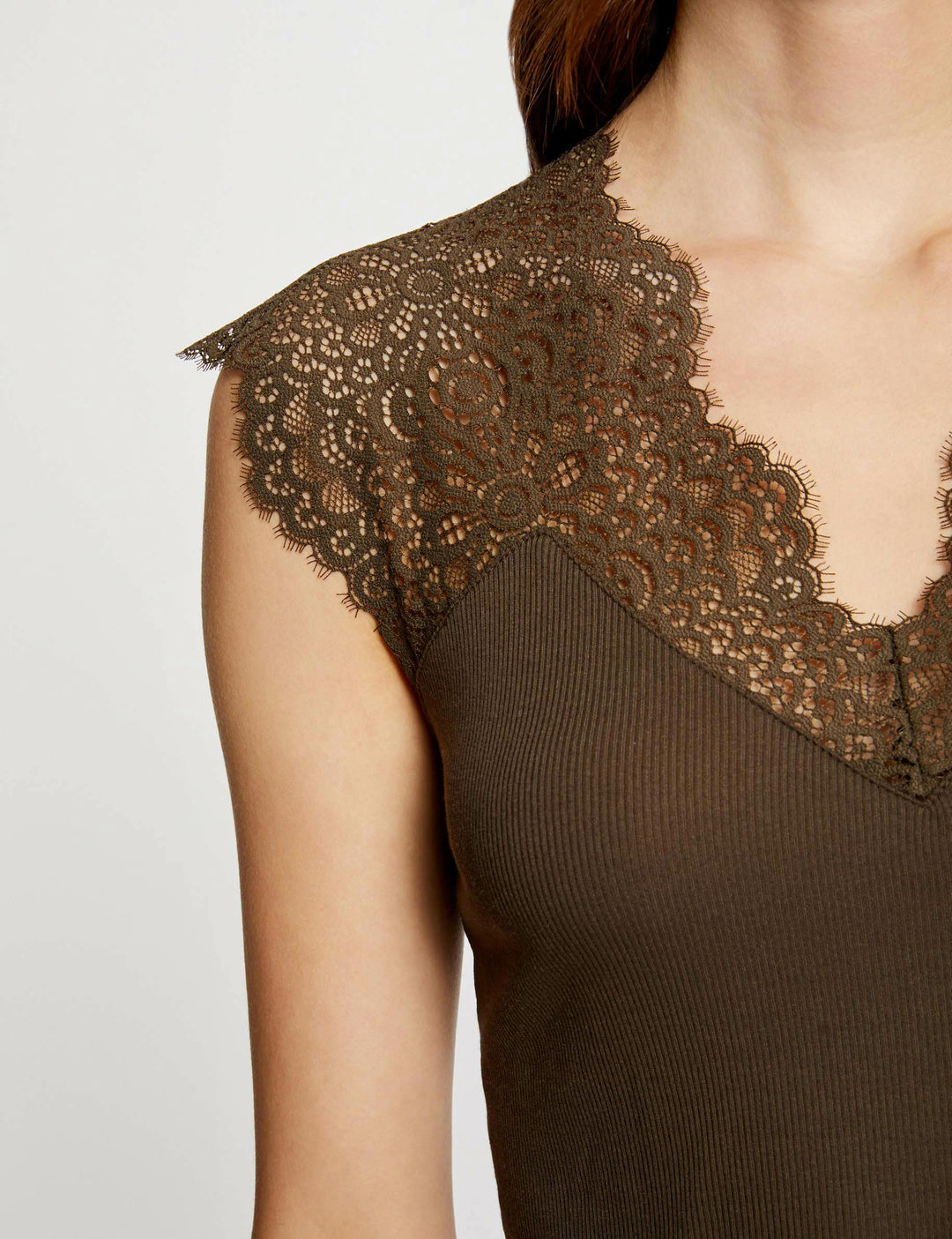 Débardeur bretelles larges en dentelle
