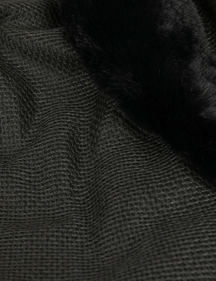 Cape avec détails imitation fourrure